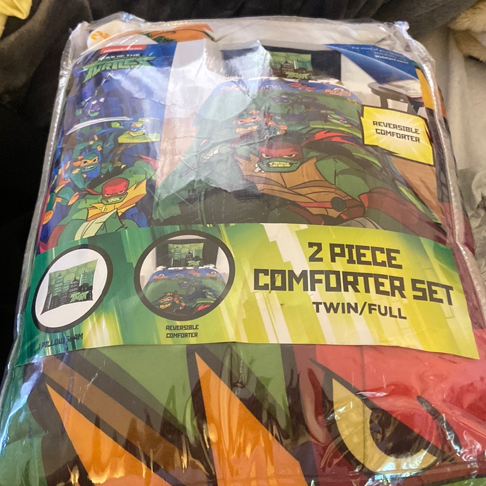 Reversal twin/full comforter with twin shirts bought separately. Never used.